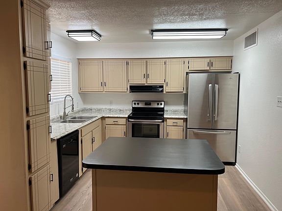 3rd image of 2514 W 21st St