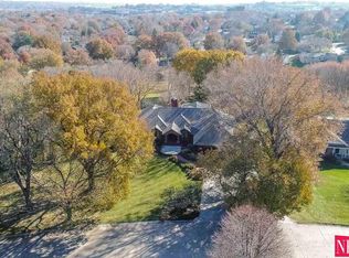 1817 N 100th St, Omaha, NE 68114
