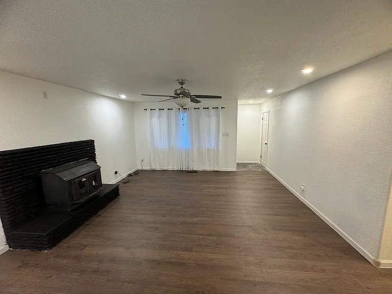 1677 Glenwood Way — Photo 7