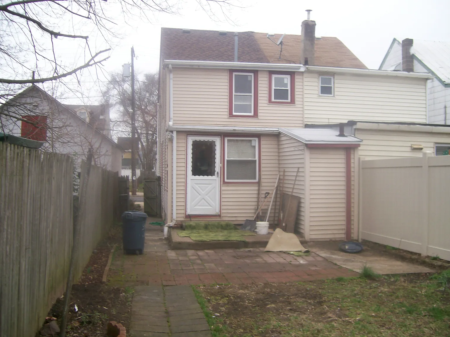 545 Linden St photo 1