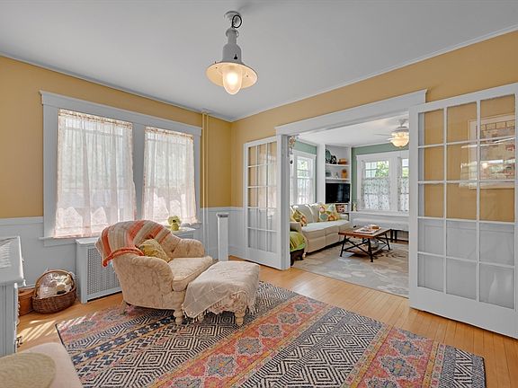 5th image of 119 Chestnut St