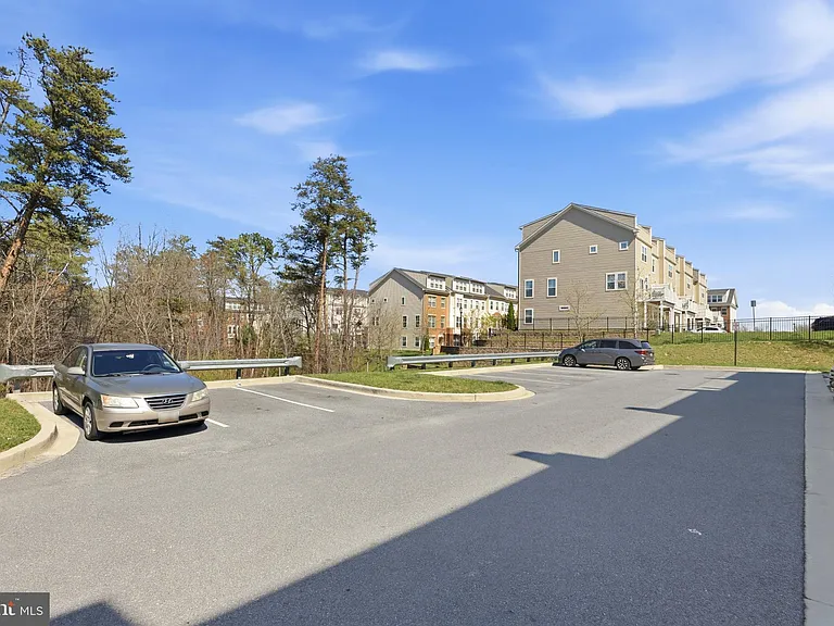 7140 Banbury Dr — Photo 42