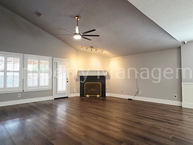 5004 Evergreen Dr — Photo 11