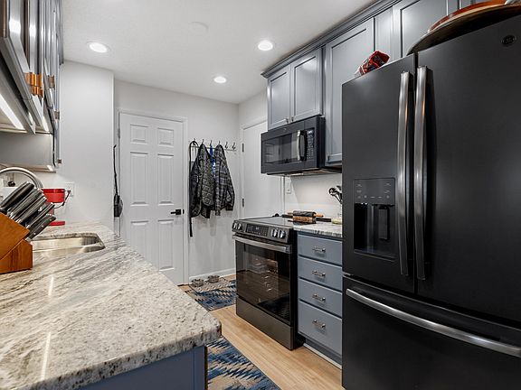 5th image of 111 Canterbury Ln