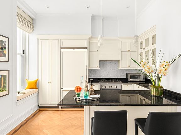 3rd image of 1 Central Park S #608