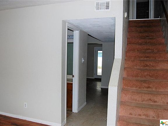 2nd image of 1601 N De Leon St APT 3