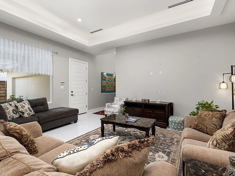 5816 E Pelican Ave — Photo 3