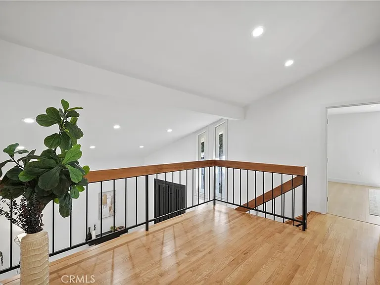 6221 Mammoth Ave — Photo 21