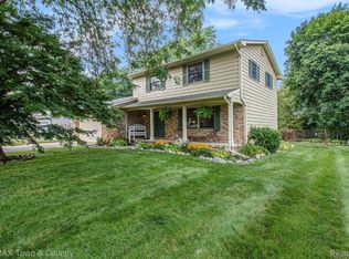 5555 Old Franklin Rd, Grand Blanc, MI 48439