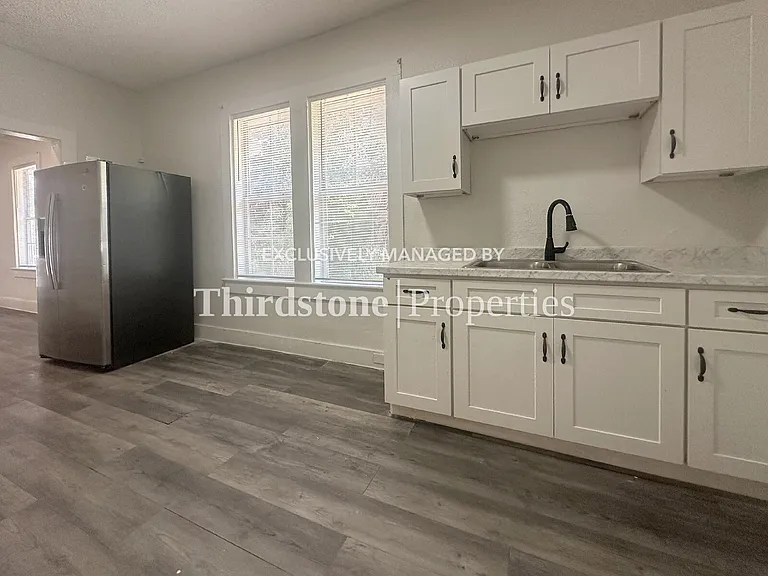 2125 Lambert St — Photo 8