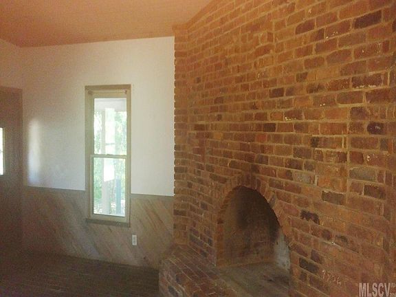 2nd image of 214 Fieldstone Cir