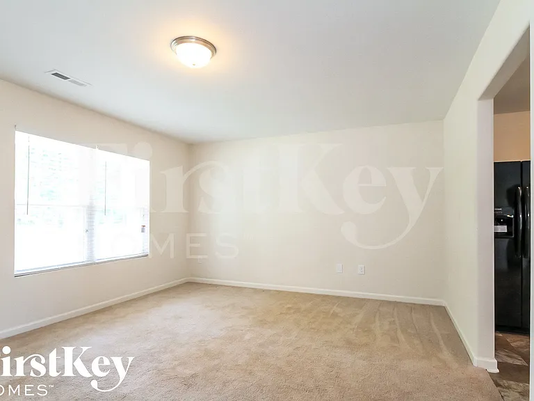 1909 Allyson Ave — Photo 3