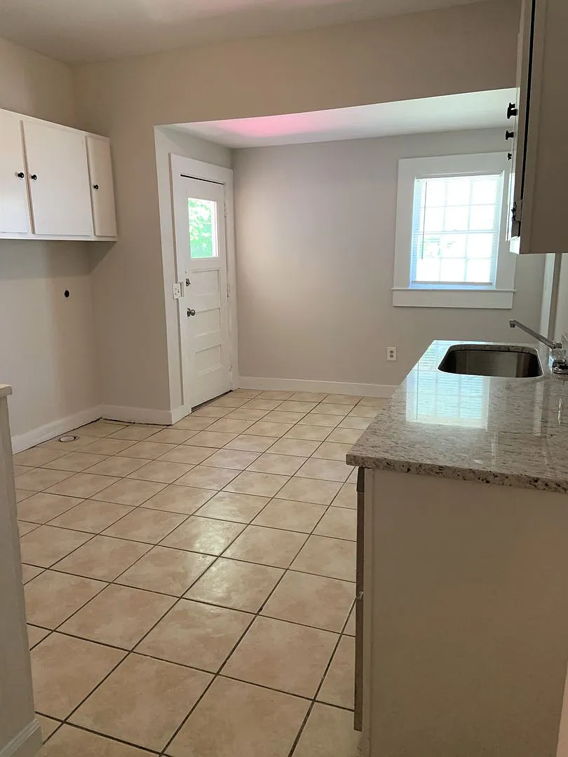 4 Bedroom/2 bathroom Unit of a Duplex Available August 2027 — Photo 4