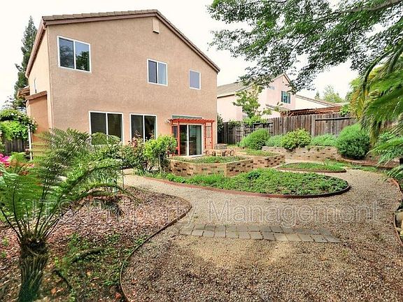 3rd image of 114 Farham Dr