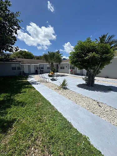 914 3rd St #2 Photo 1