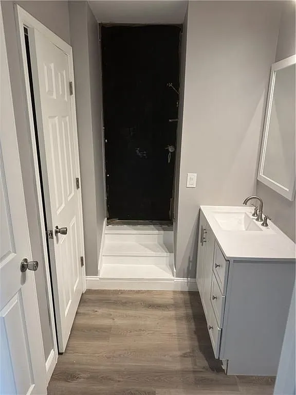 3 bed, 1.0 bath, 1500 sqft, $2,400 — Photo 3