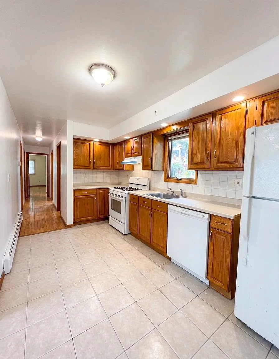 3 bed, $2,800 — Photo 1