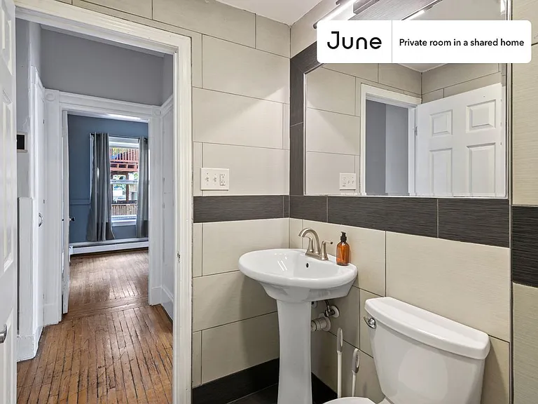 76 Easton St #C — Photo 11