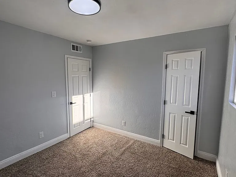 2719 E Norwich Ave — Photo 20