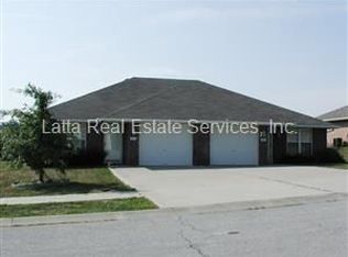305 NE 7th St, Oak Grove, MO 64075
