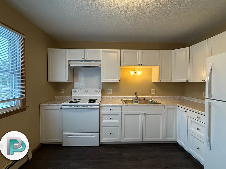 704 Larch St #11 — Photo 7