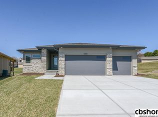 16356 Lothrop Cir, Omaha, NE 68116