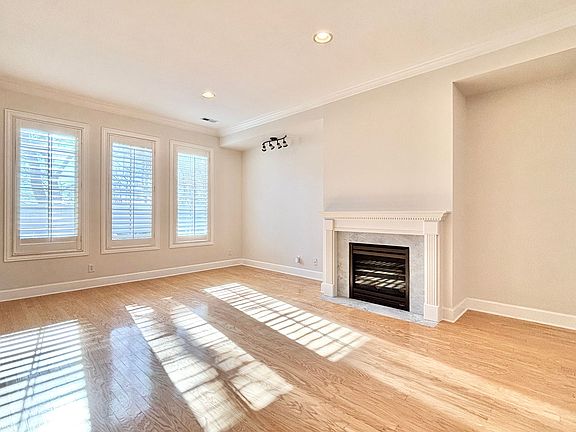 3rd image of 943 E Sage Park Ln