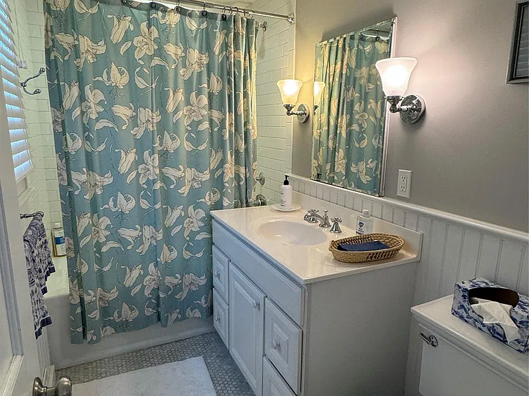 1429 Peconic Bay Blvd — Photo 15