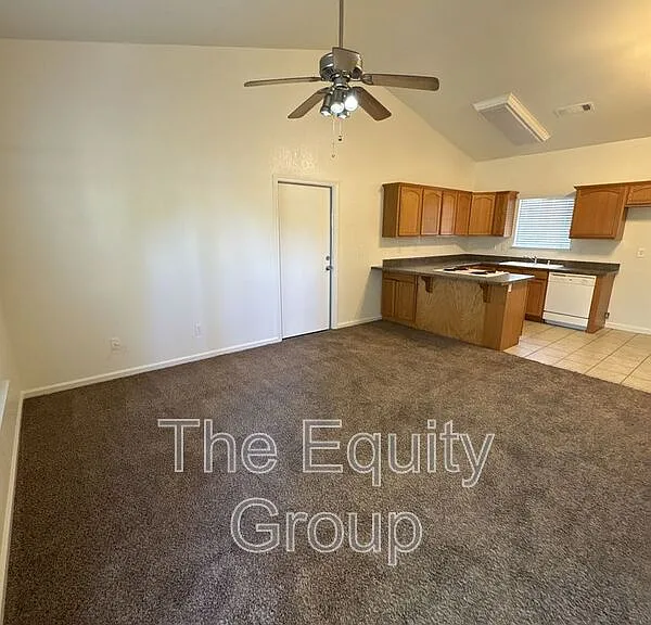 1319 S Crowe St #D — Photo 3