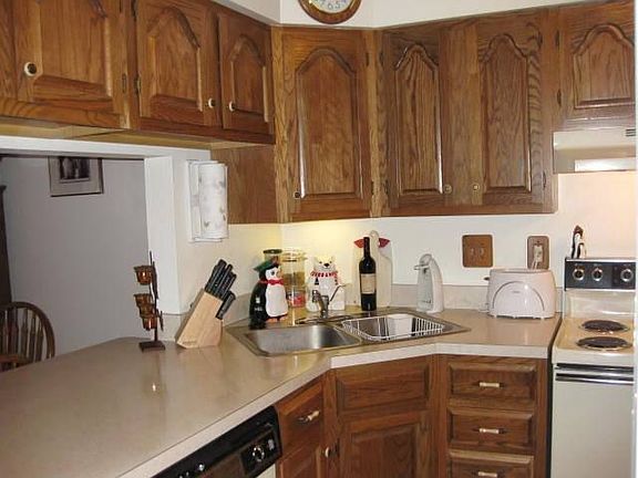 3rd image of 5532 Sunset Ln #E