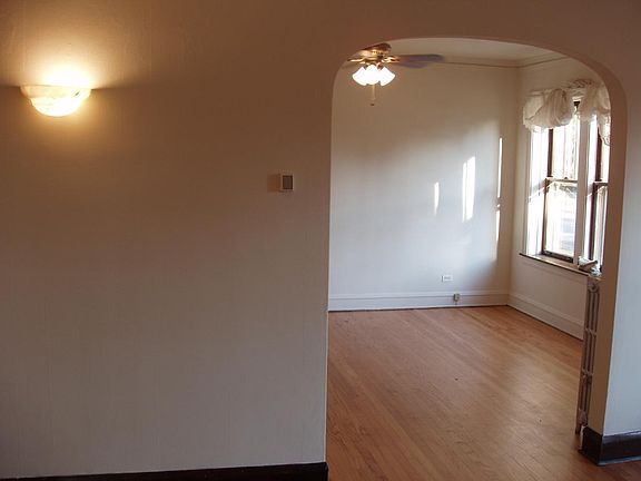 2nd image of 3735 N Leclaire Ave APT 2