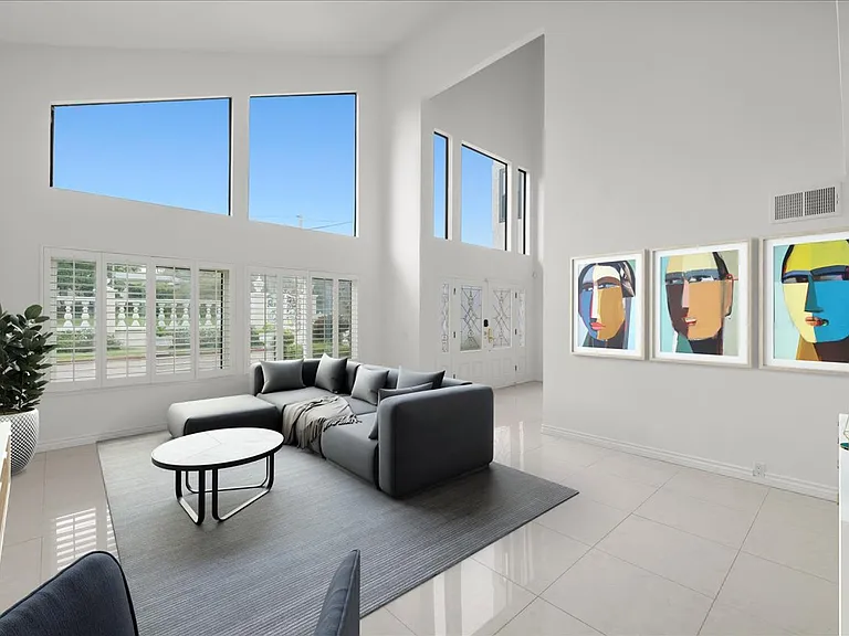 2222 Pier Ave — Photo 3