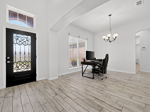 5th image of 1095 Emilia Dr