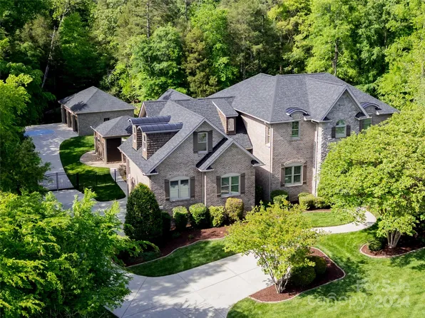 10131 Annie Oakley Trl, Charlotte, NC 28227