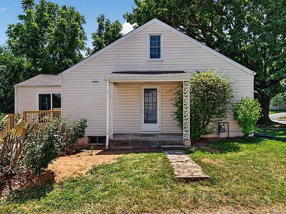 3rd image of 303 Grubert Ave