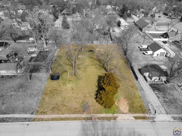 8802 W 49th Ter, Shawnee, KS 66203