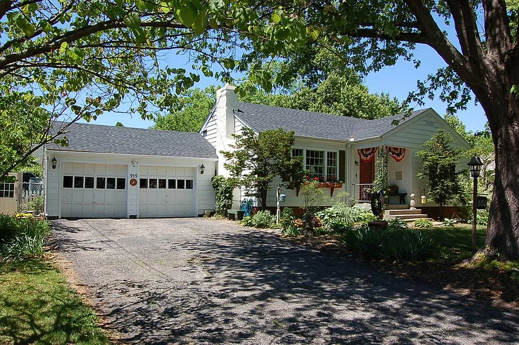 555 Hane Ave photo 1