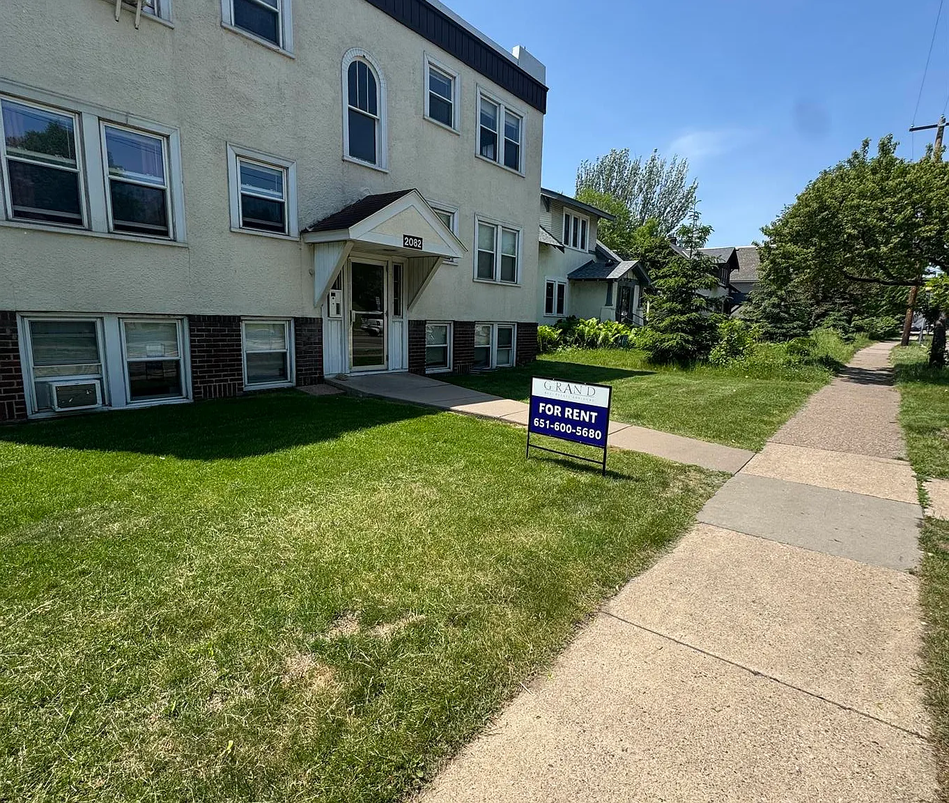 2082 Como Ave — Photo 3
