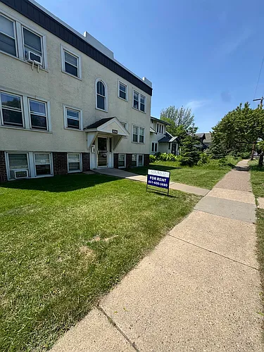2082 Como Ave Photo 1