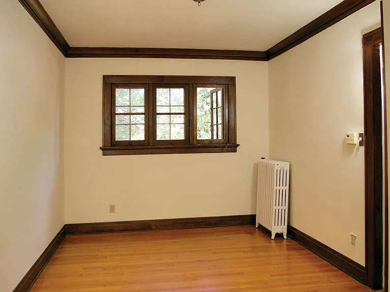 2530 Kendall Ave — Photo 11