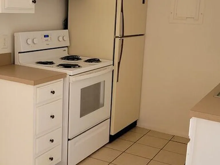 802 Matthew Ave — Photo 3