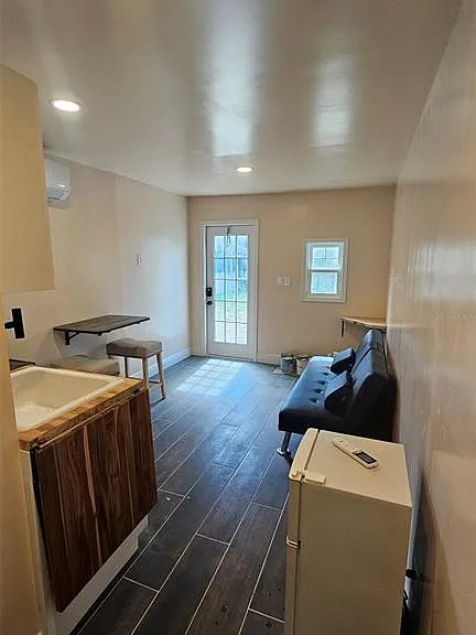 1413 S Warren Ave — Photo 4