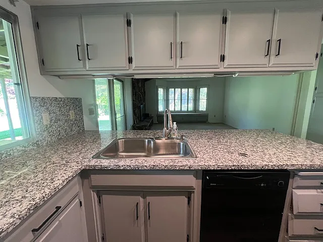 4 bed, 1910 sqft, $2,950 — Photo 3