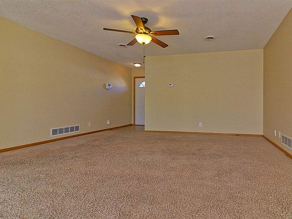 3rd image of 3013 Brookville Dr