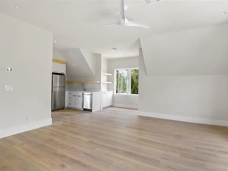 3222 Holliday Ave — Photo 8