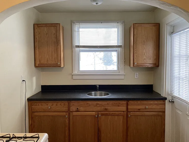 Beautiful One Bedroom in Swissvale!! — Photo 15
