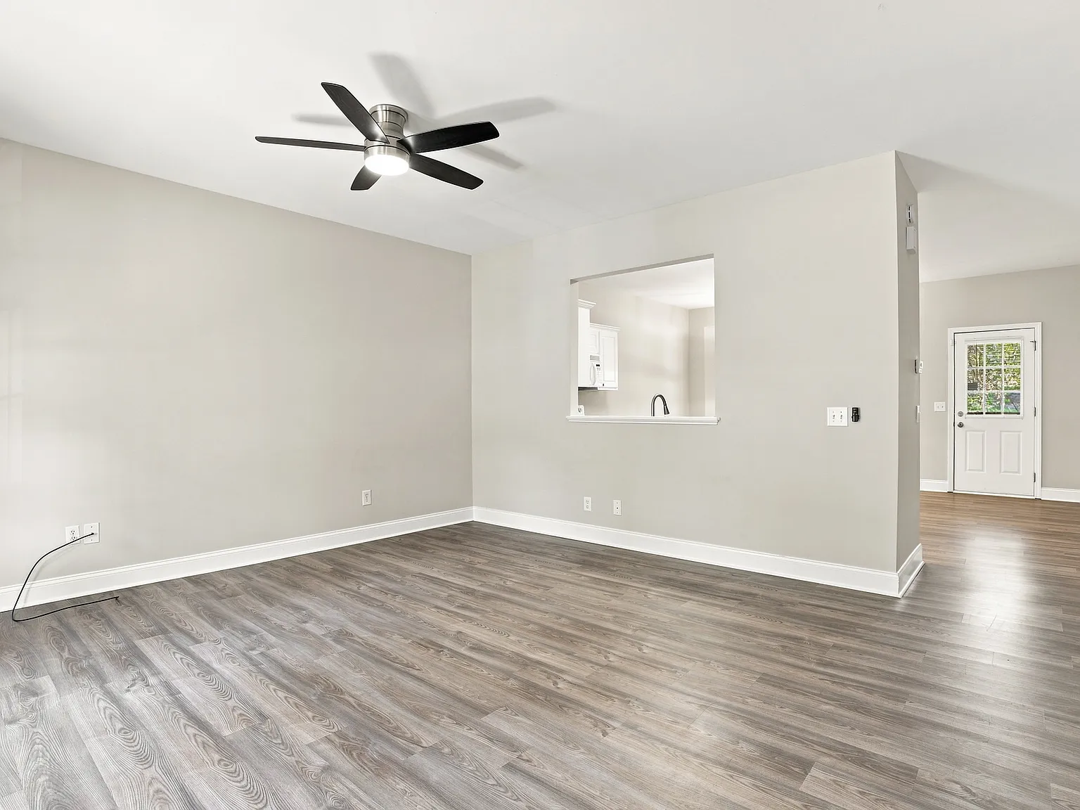 3 bed, 3.5 bath, 2376 sqft, $2,400 — Photo 3
