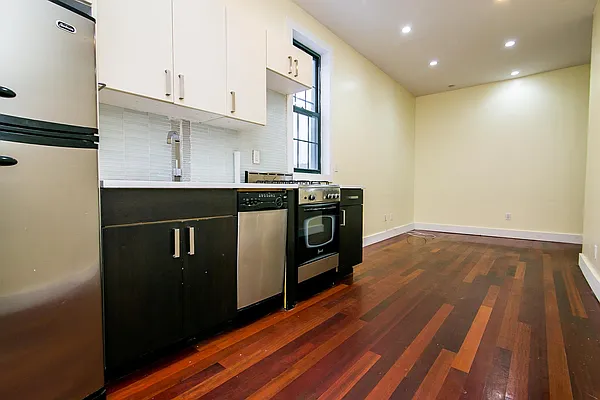 Rented by Nooklyn NYC LLC | media 21