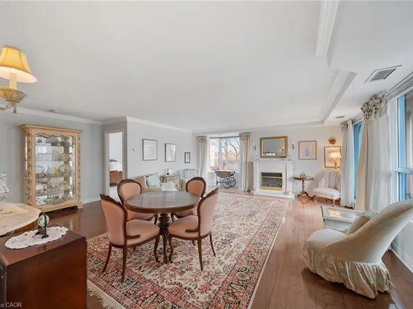 1272 Ontario St #404, Burlington, ON L7S 2L8