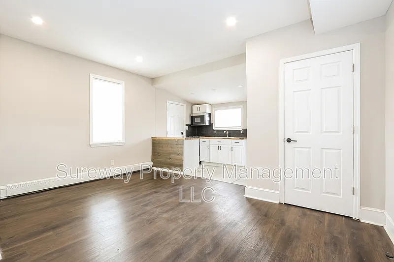 2 bed, 1.0 bath, $1,750 — Photo 4